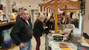 Gezellig koud buffet tijdens kerstdrive